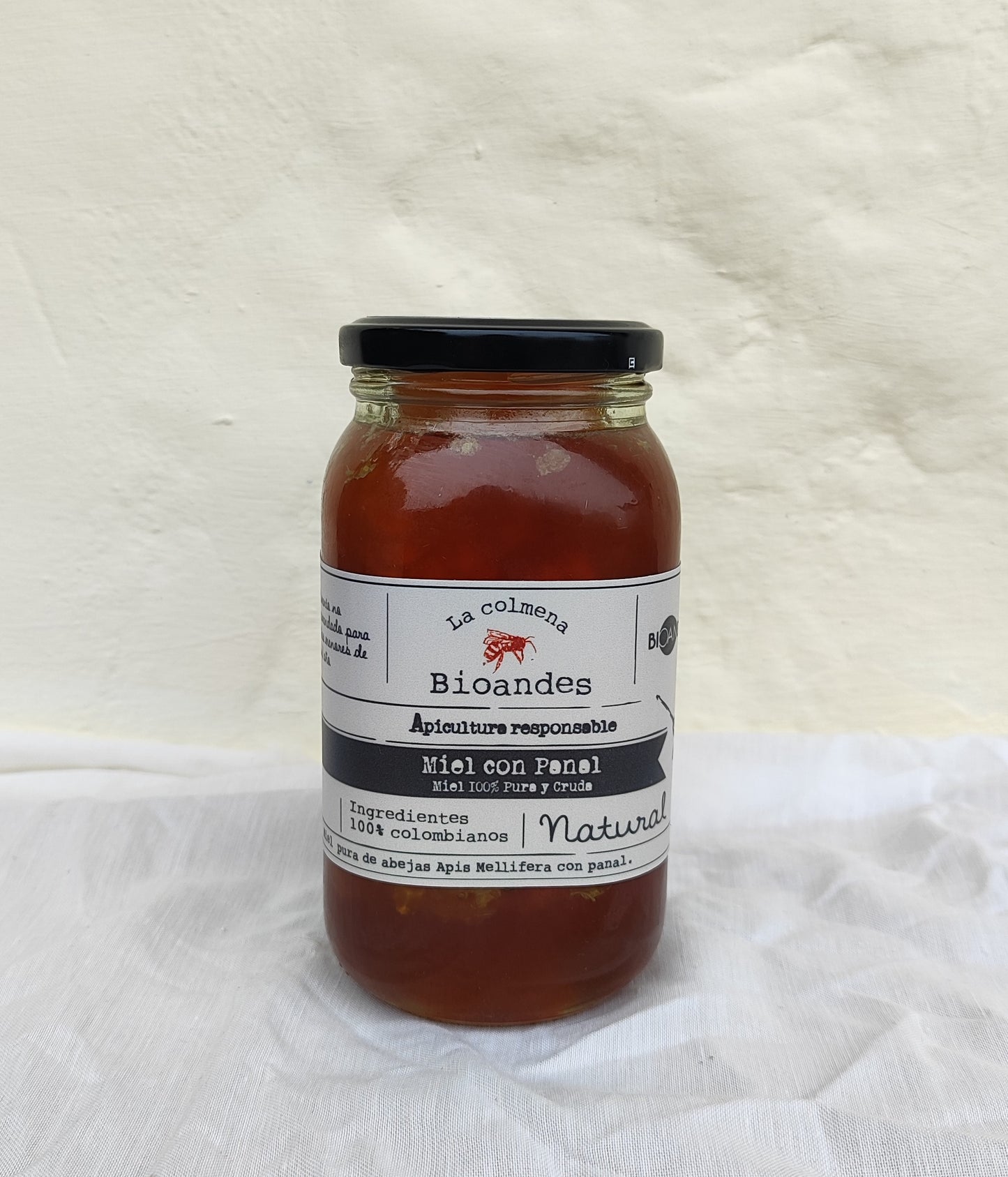 Miel de abejas cruda con panal