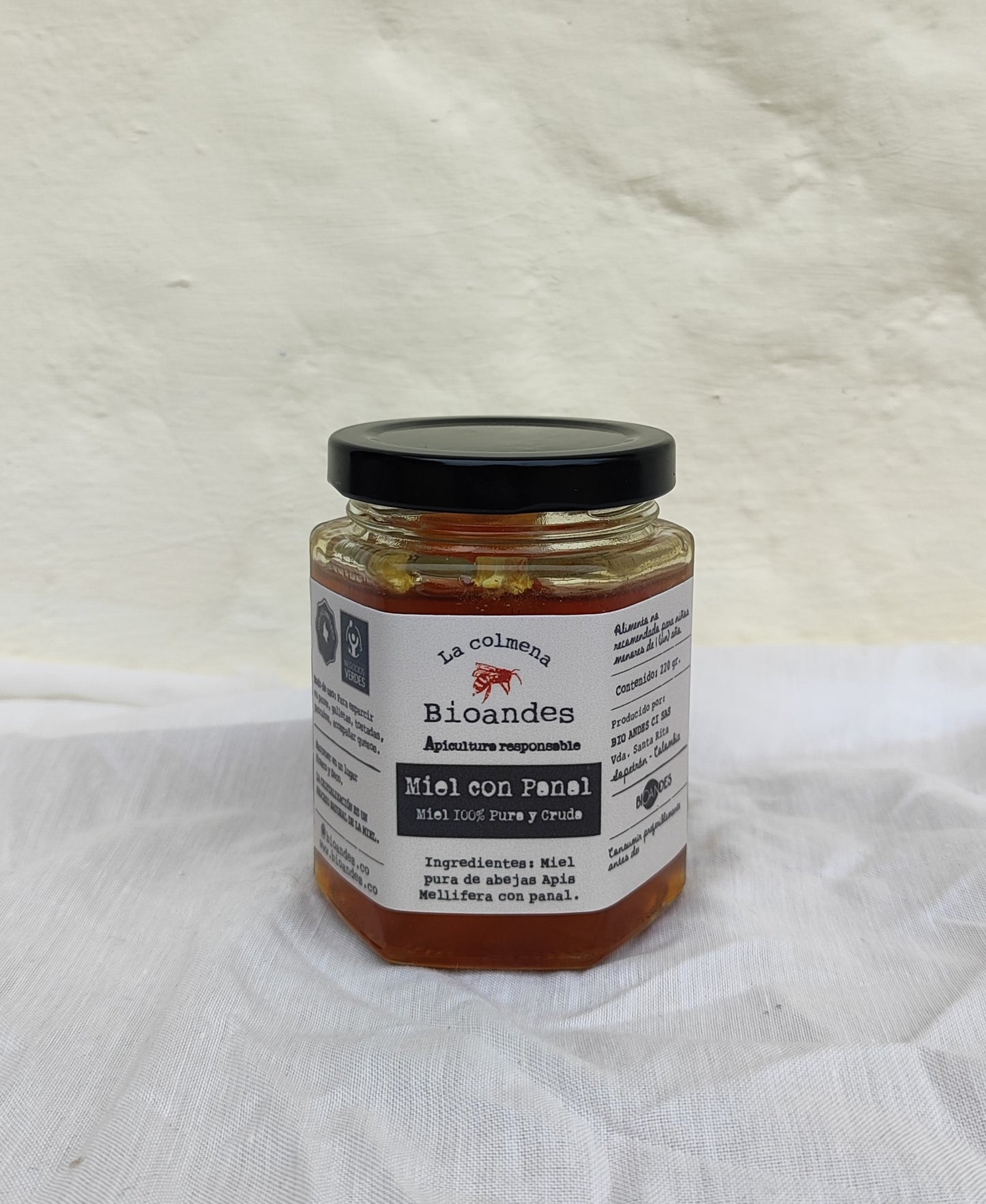 Miel de abejas cruda con panal